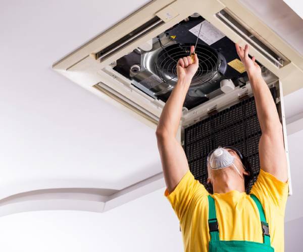 Residential HVAC Cleaning technician in Tennessee