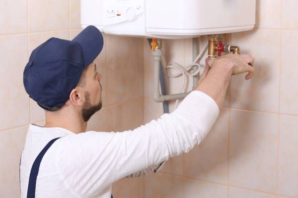 Technician maintaining a Tennessee water heater